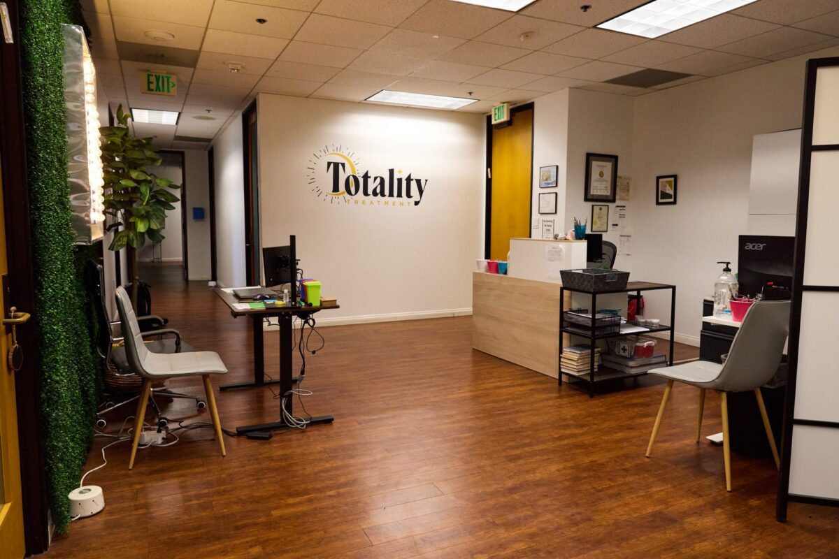 Totality Treatment Center group therapy room